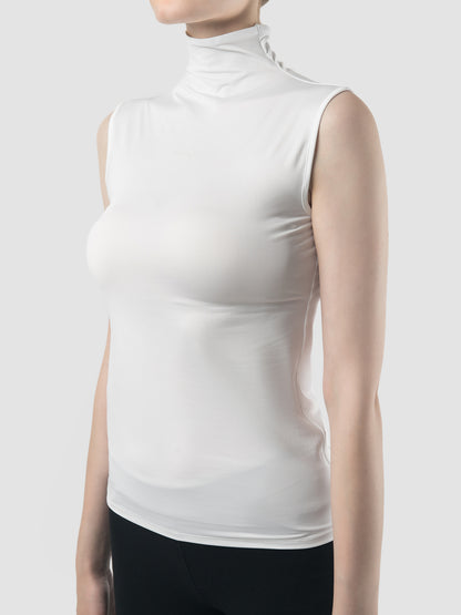 White sleeveless inner top