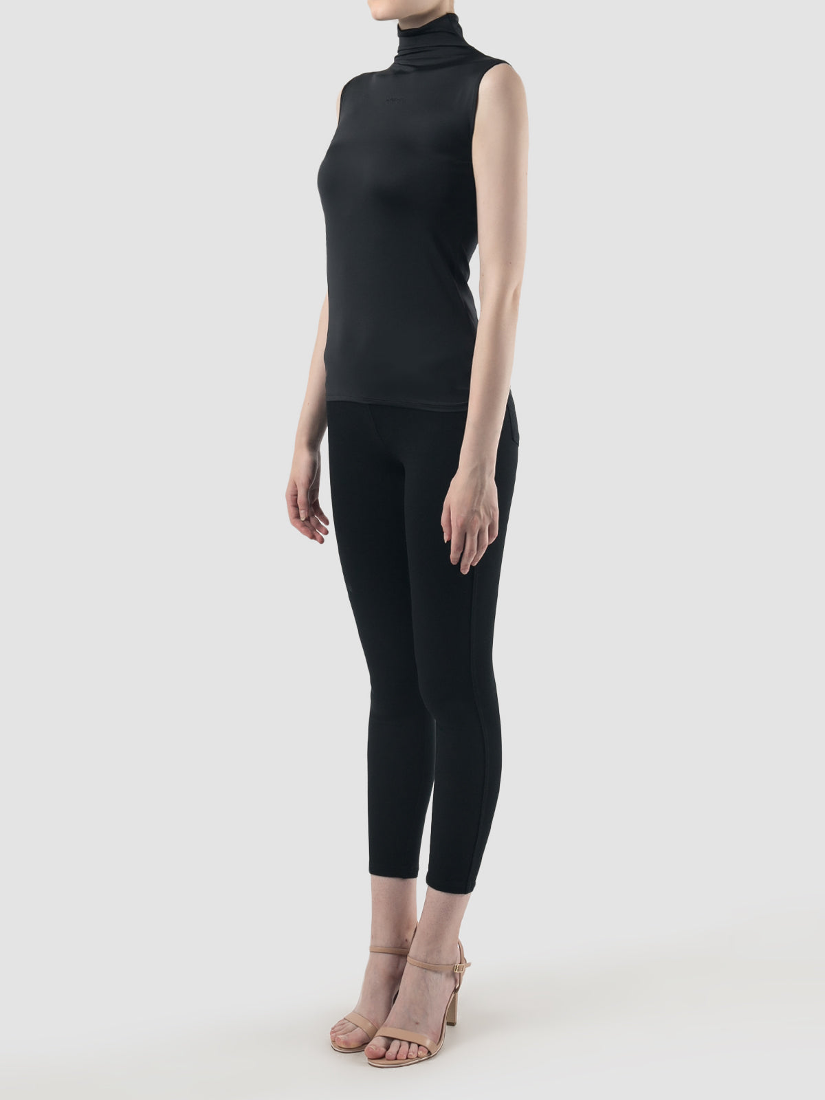 Black sleeveless inner top