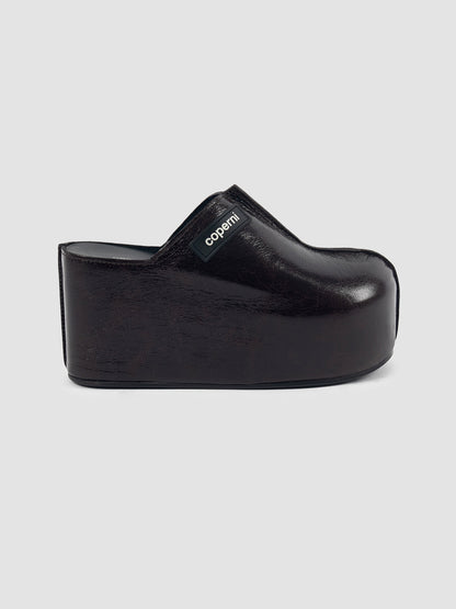 Brown Wedge B branded clogs