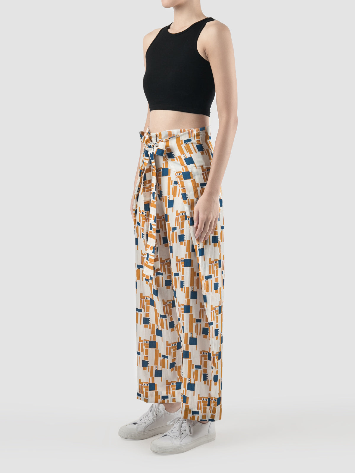 Affra tie-up pants with orange fragments prints