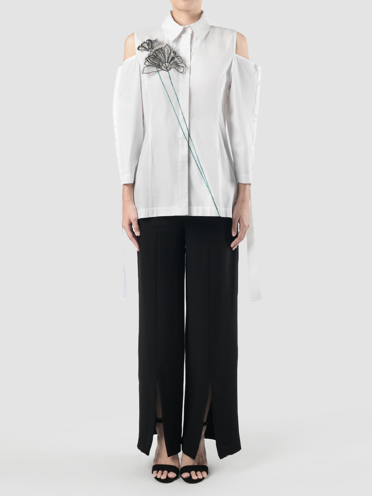 Maiko off-shouldered white shirt with Tosca embroidery