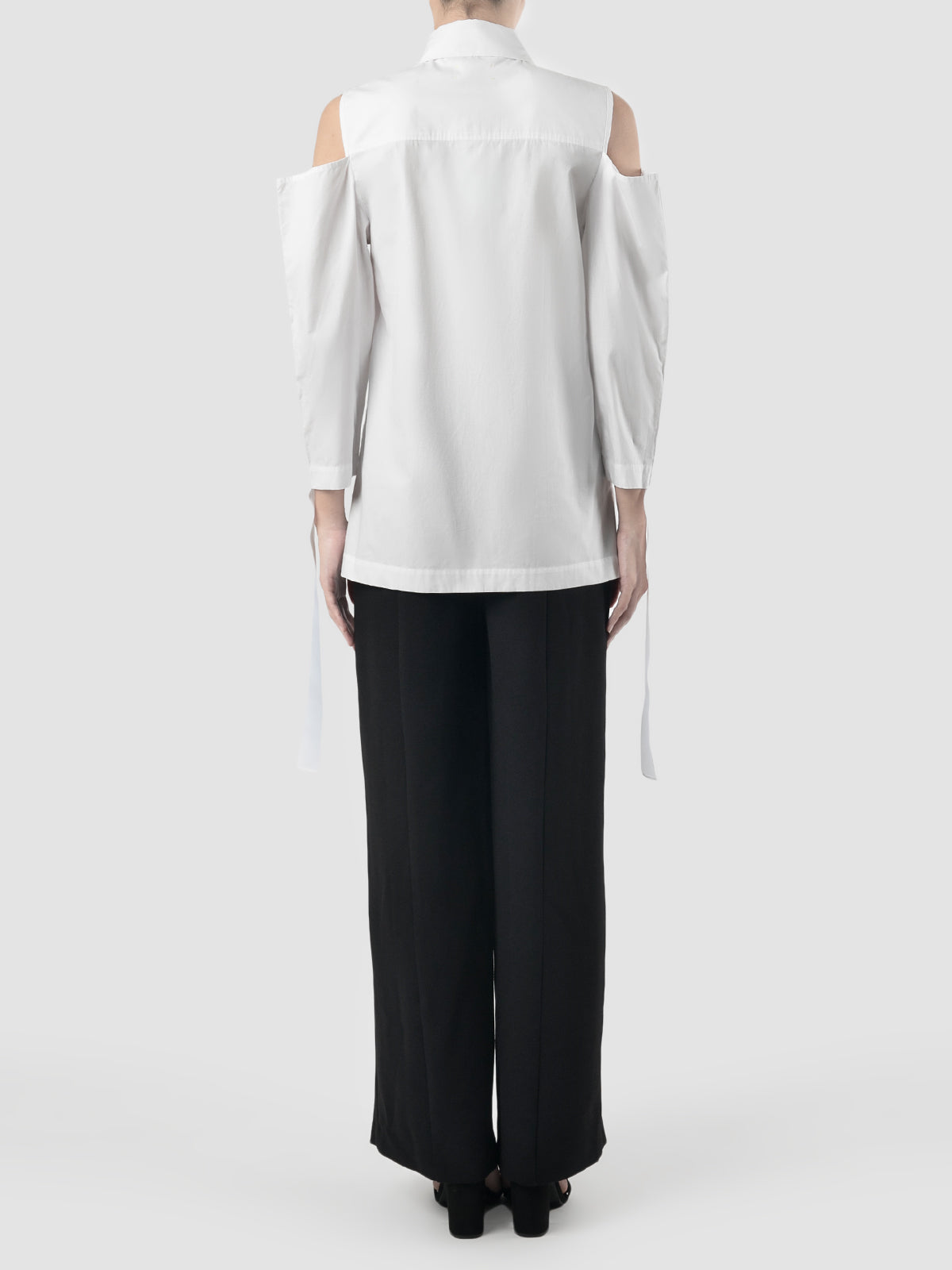 Maiko off-shouldered white shirt with Tosca embroidery