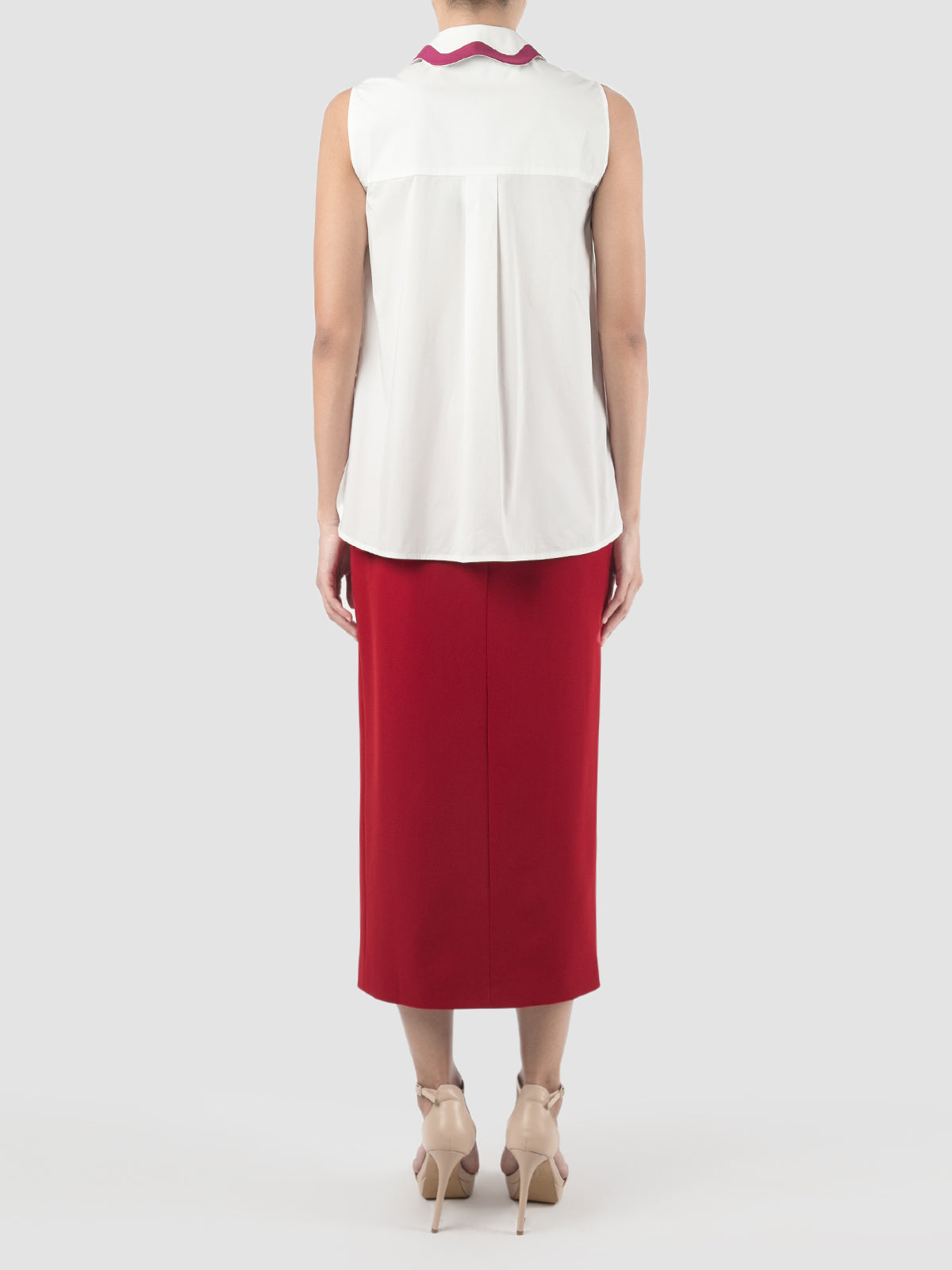 Phlox white sleeveless shirt with accented collar in plum