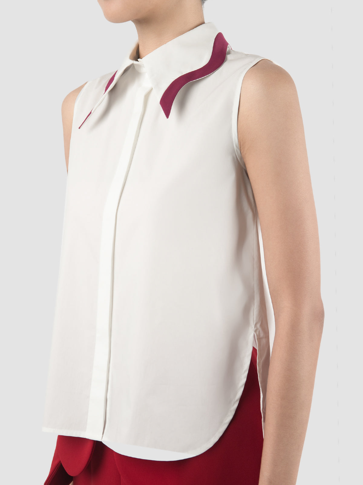 Phlox white sleeveless shirt with accented collar in plum