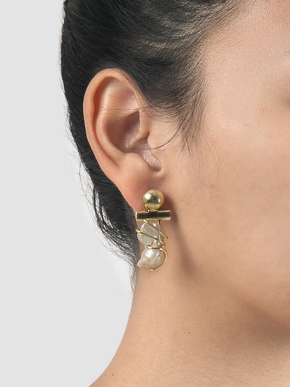 Perle Pressure gold earrings